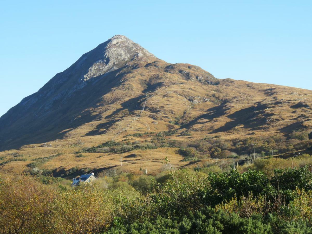 Letterfrack Farm Cottage In Village On A Farm Beside Connemara National Park Exterior foto